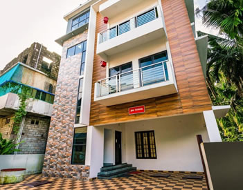 Super OYO Thykoodam Apartments