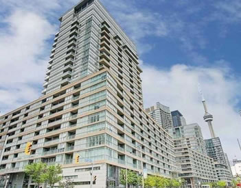 Three-bedroom apartment with free parking nearby CN tower